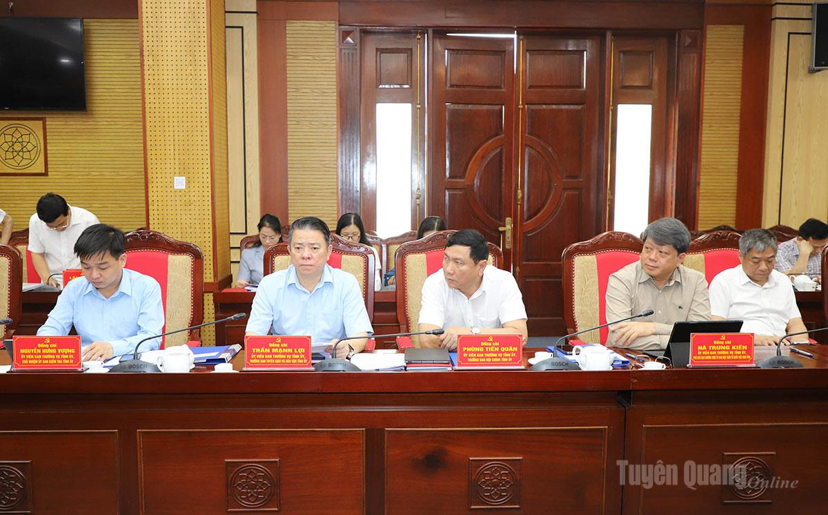 Các đồng chí Ủy viên Ban Thường vụ Tỉnh ủy dự Hội nghị.